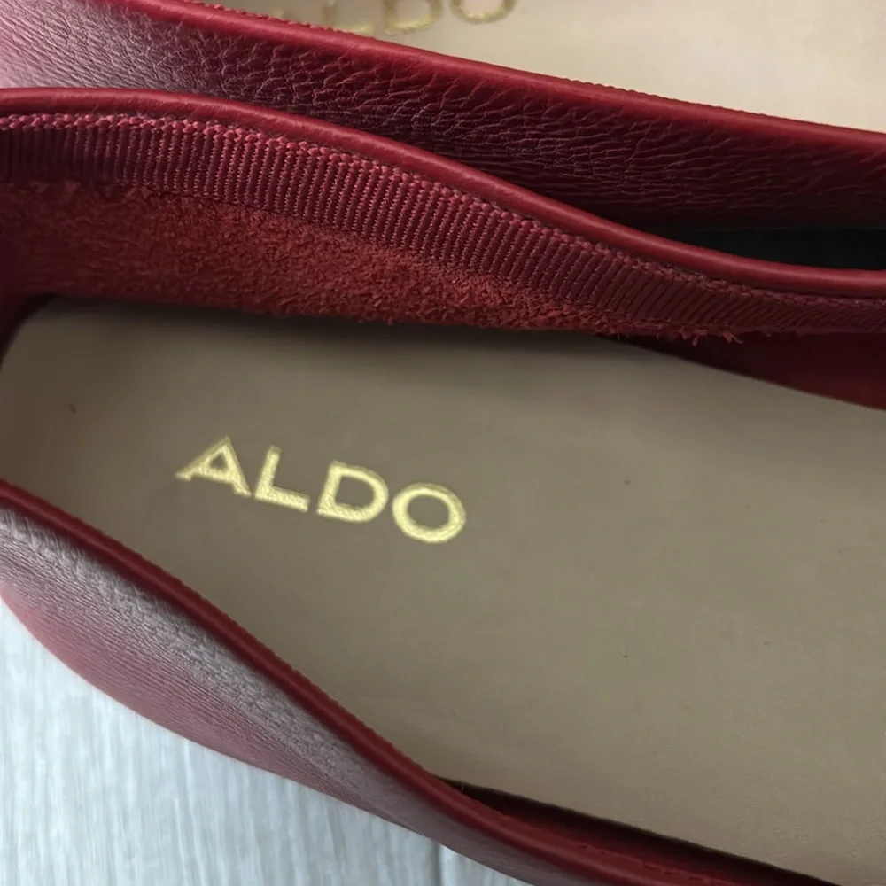 Aldo woman’s Red Leather Pointed Toe Flats size 9 - Picture 7 of 9